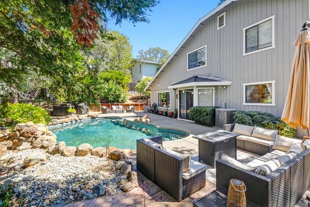 130 Willow Creek Dr, Folsom, CA 95630