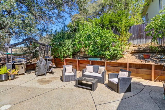 130 Willow Creek Dr, Folsom, CA 95630