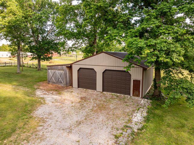 815 Jr Phipps Road, Monticello, KY 42633