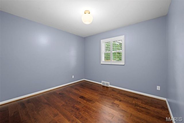 800 E Essex Avenue, Glendale, MO 63122