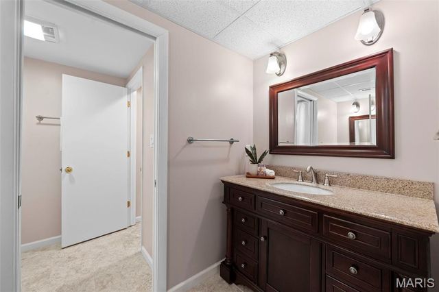 800 E Essex Avenue, Glendale, MO 63122