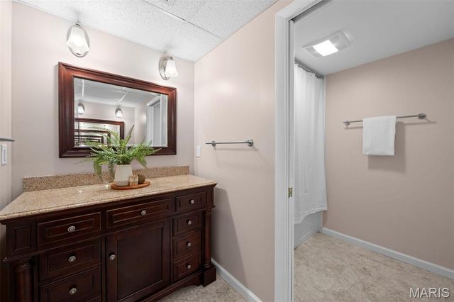 800 E Essex Avenue, Glendale, MO 63122