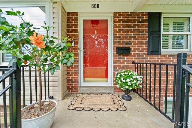 800 E Essex Avenue, Glendale, MO 63122