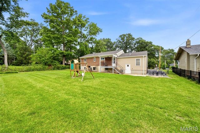 800 E Essex Avenue, Glendale, MO 63122