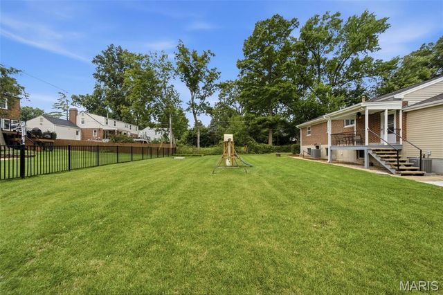 800 E Essex Avenue, Glendale, MO 63122