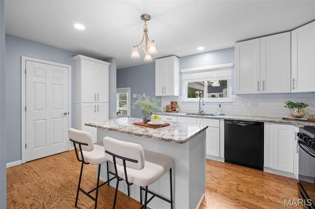 800 E Essex Avenue, Glendale, MO 63122