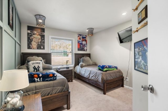 77 Meadow Pond Rd, Hardyston Twp., NJ 07419