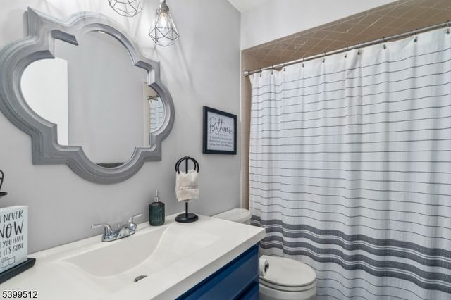 77 Meadow Pond Rd, Hardyston Twp., NJ 07419