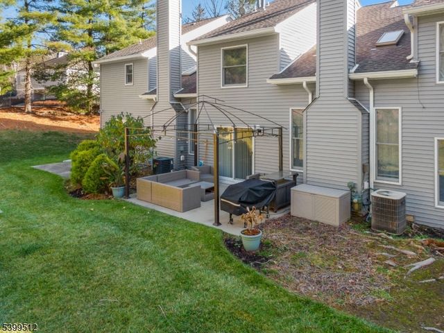 77 Meadow Pond Rd, Hardyston Twp., NJ 07419