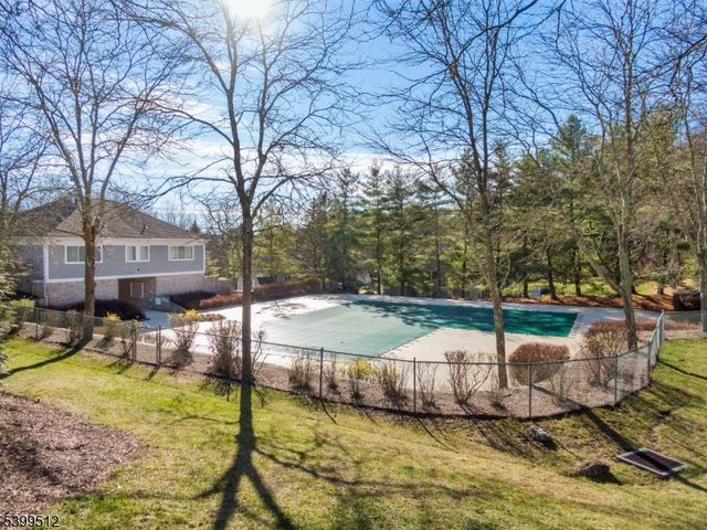 77 Meadow Pond Rd, Hardyston Twp., NJ 07419