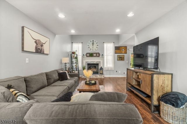 77 Meadow Pond Rd, Hardyston Twp., NJ 07419