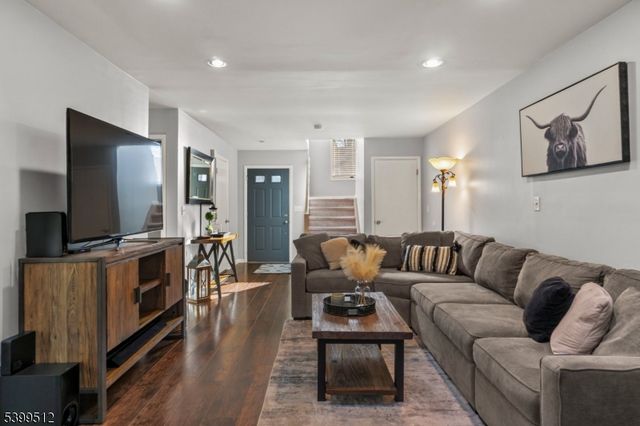 77 Meadow Pond Rd, Hardyston Twp., NJ 07419