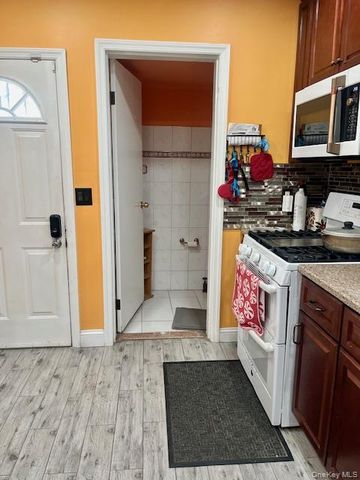 8424 109th Street, Richmond Hill, NY 11418