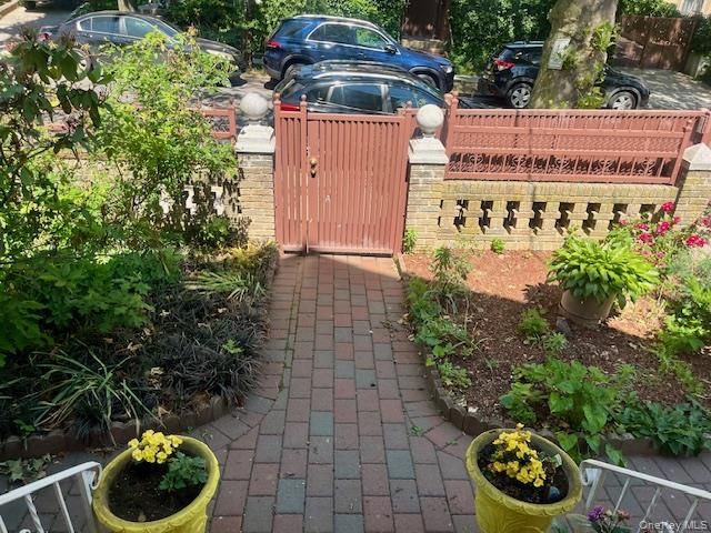 8424 109th Street, Richmond Hill, NY 11418