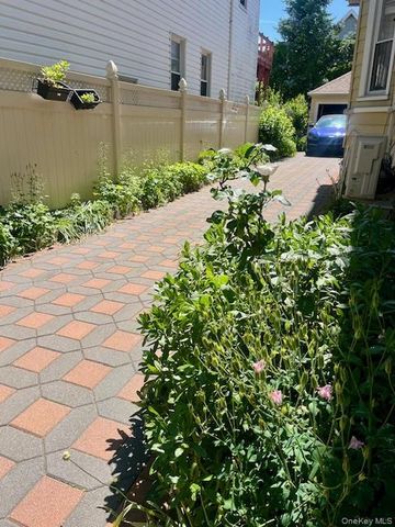 8424 109th Street, Richmond Hill, NY 11418