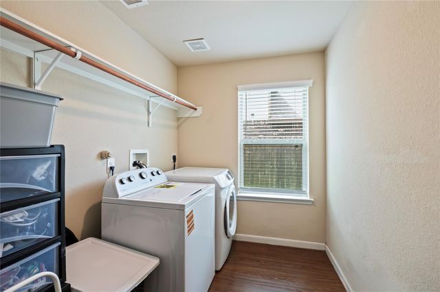 9906 Bezeled Circle Lane, Rosharon, TX 77583