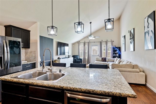 9906 Bezeled Circle Lane, Rosharon, TX 77583