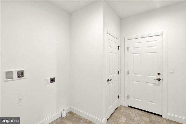 606 LILLIANA DR, Lebanon, PA 17046