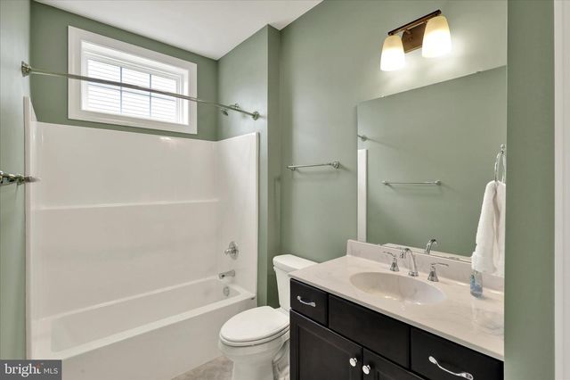 606 LILLIANA DR, Lebanon, PA 17046