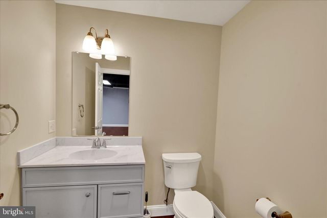 606 LILLIANA DR, Lebanon, PA 17046