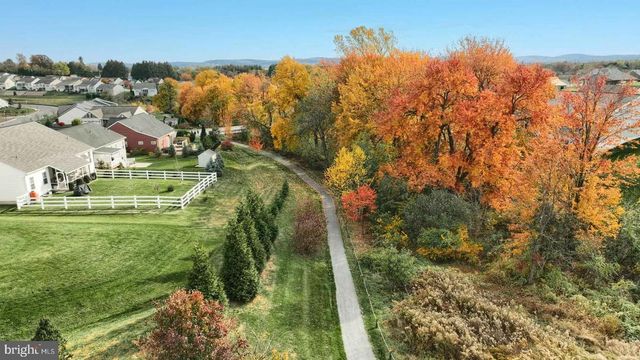 606 LILLIANA DR, Lebanon, PA 17046