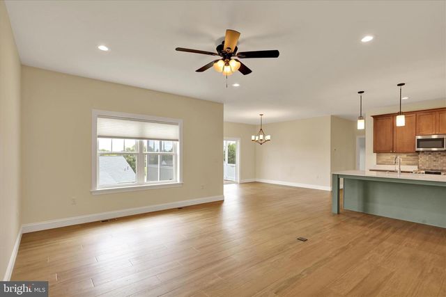 606 LILLIANA DR, Lebanon, PA 17046