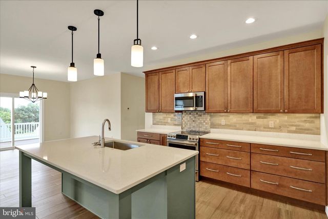 606 LILLIANA DR, Lebanon, PA 17046