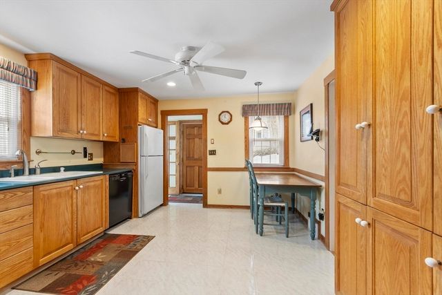 81 Winter St, Leominster, MA 01453