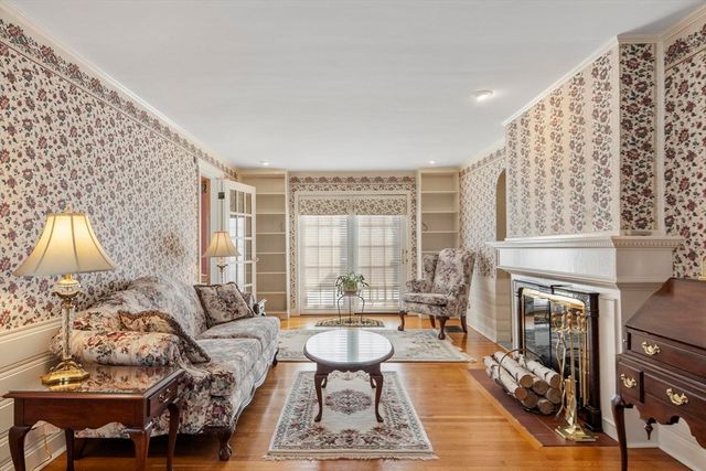 81 Winter St, Leominster, MA 01453