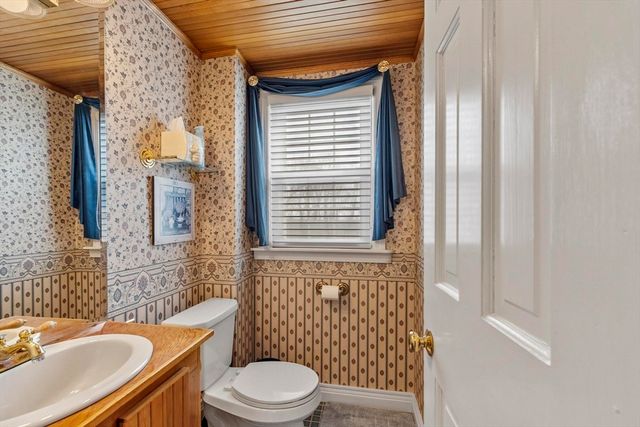 81 Winter St, Leominster, MA 01453