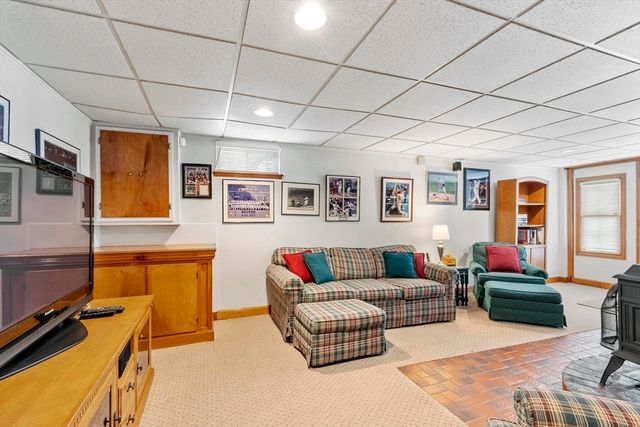 81 Winter St, Leominster, MA 01453