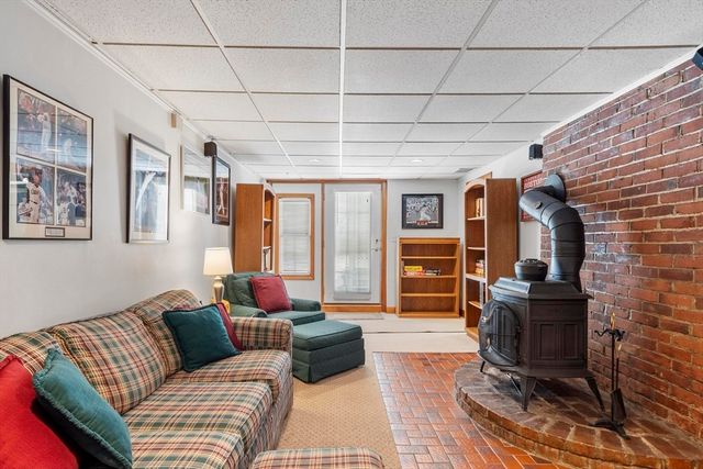 81 Winter St, Leominster, MA 01453