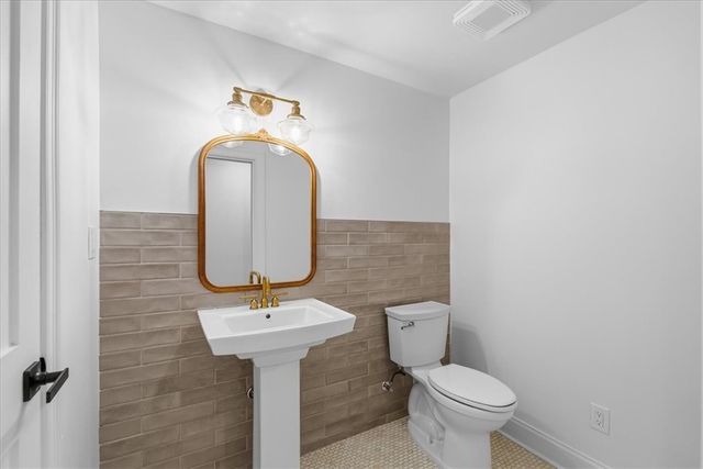 85 Marwood Drive, Upper St Clair, PA 15241