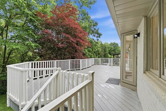 85 Marwood Drive, Upper St Clair, PA 15241
