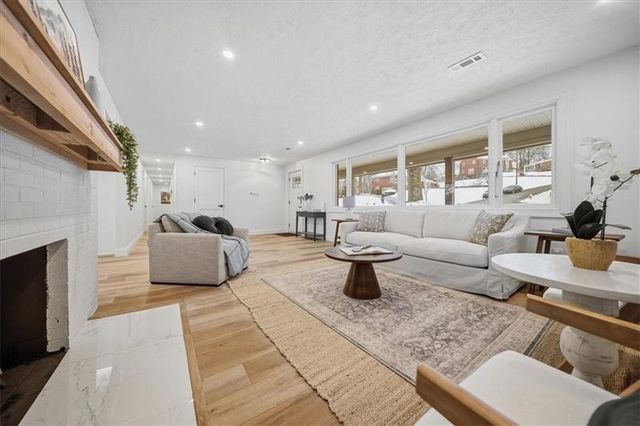85 Marwood Drive, Upper St Clair, PA 15241