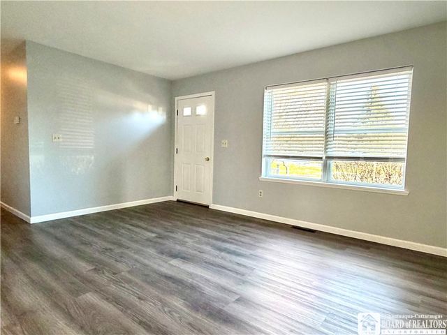 18 Middlesex Drive, Pomfret, NY 14063