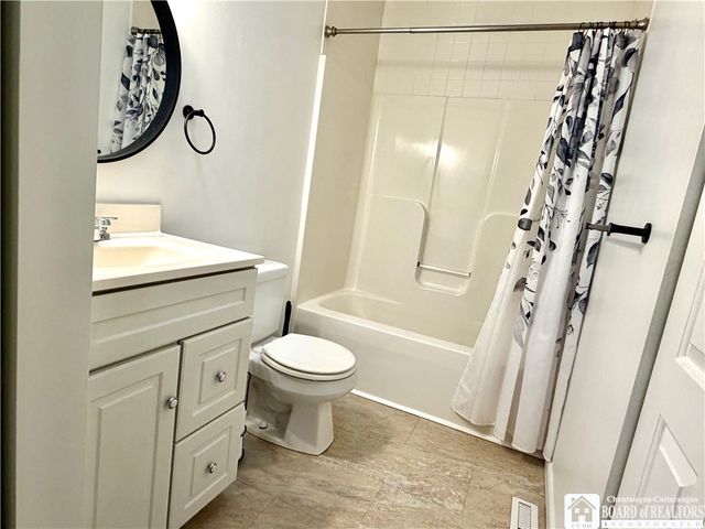 18 Middlesex Drive, Pomfret, NY 14063