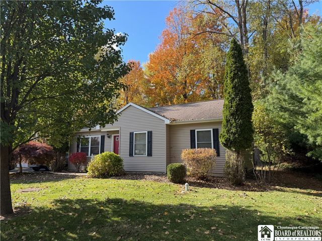 18 Middlesex Drive, Pomfret, NY 14063