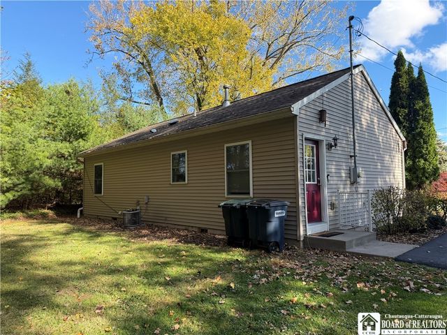 18 Middlesex Drive, Pomfret, NY 14063