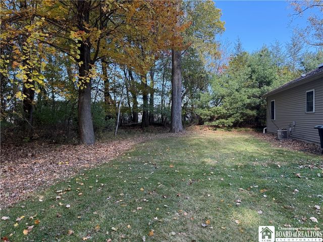 18 Middlesex Drive, Pomfret, NY 14063
