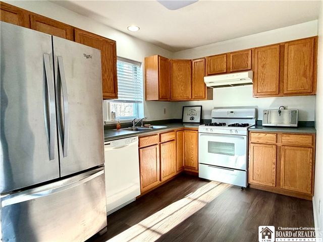 18 Middlesex Drive, Pomfret, NY 14063