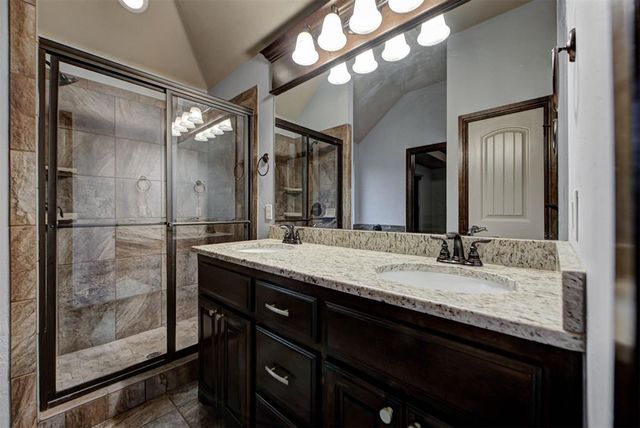11828 SW 18th Street, Yukon, OK 73099