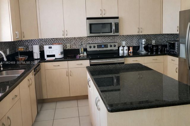 7645 NW 19th Ct 1, Pembroke Pines, FL 33024