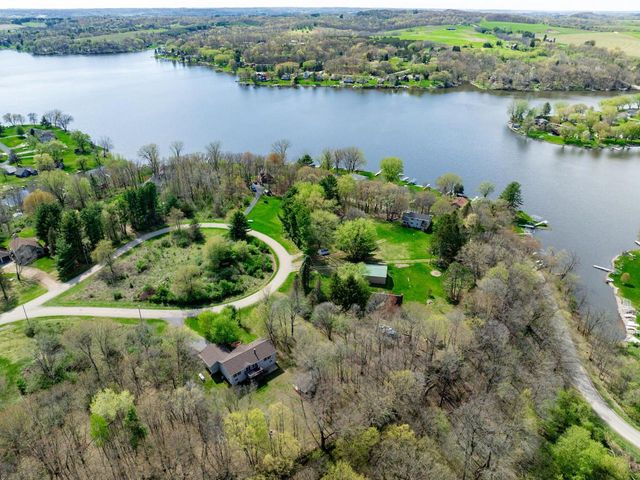 S852 Bob-O-Link Court, La Valle, WI 53941