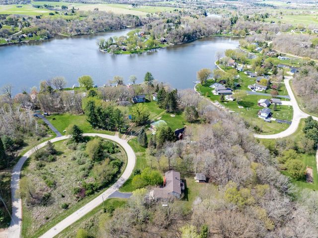 S852 Bob-O-Link Court, La Valle, WI 53941