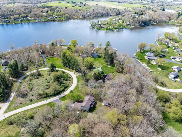 S852 Bob-O-Link Court, La Valle, WI 53941