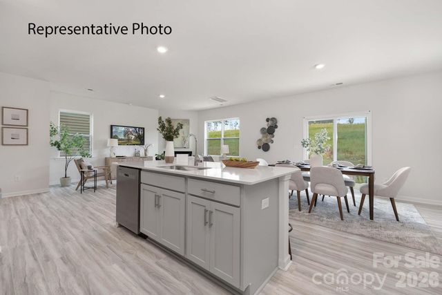 1365 37th Avenue Lane NE, Hickory, NC 28601