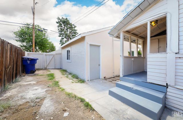 2231 Sunset Avenue, Bakersfield, CA 93304