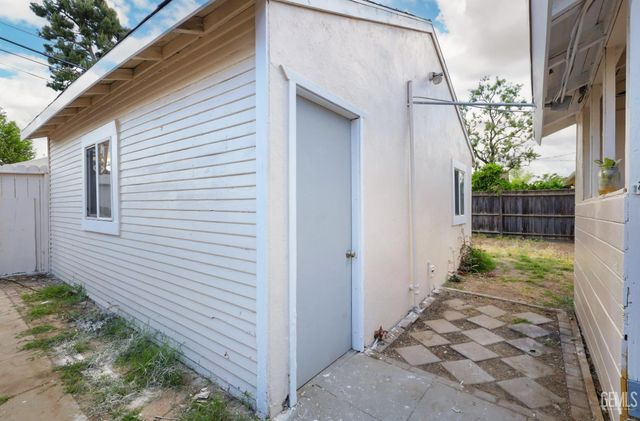 2231 Sunset Avenue, Bakersfield, CA 93304