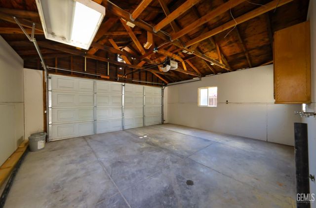 2231 Sunset Avenue, Bakersfield, CA 93304